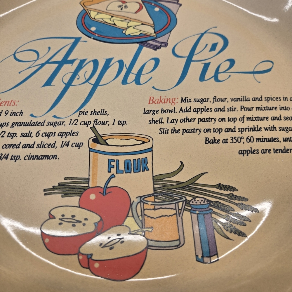 Universal Trumps Corp Ceramic Apple Pie Keeper Covered Recipe Dish Vintage - Picture 4 of 13